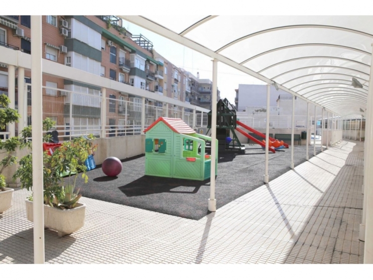 PISO EN ALQUILER PARA UN AÑO RESIDENCIAL CON PISCINA 